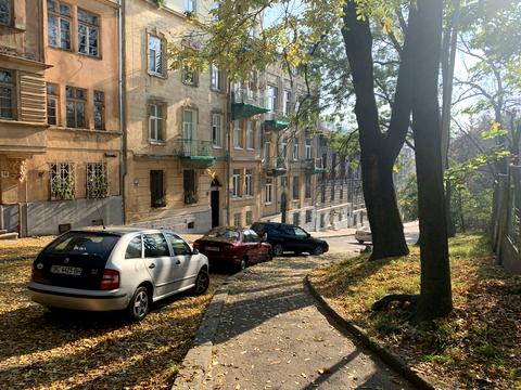 комерційна за адресою Княжа вул., 2