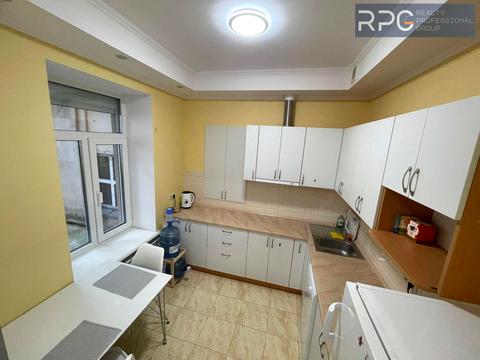 комерційна за адресою Липська вул., 19/7