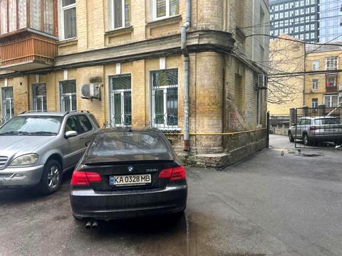 комерційна за адресою Жилянська вул., 1-А