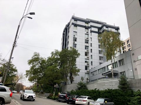 комерційна за адресою Болсуновська, 8