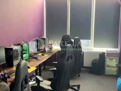 комерційна за адресою Верхній Вал вул., 2