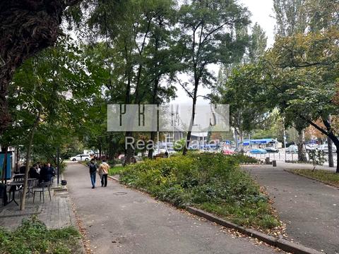 комерційна за адресою Миколи Міхновського бульв. (Дружби Народів), 32