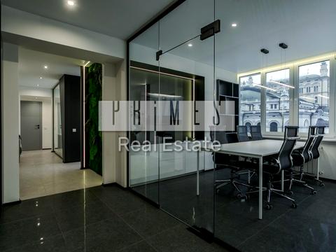 комерційна за адресою Володимирська вул., 51/53