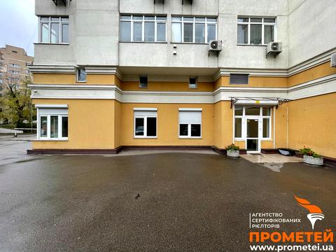 комерційна за адресою Вадима Гетьмана вул., 30-Б