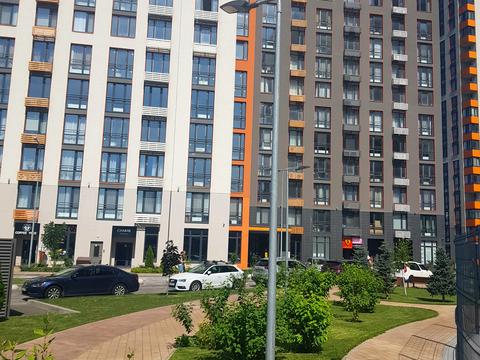 коммерческая по адресу Днепровская набережная ул., 20