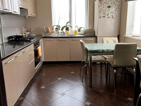 будинок за адресою Пров.Героїв Крут