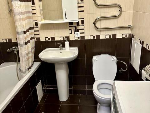квартира за адресою Сім'ї Кульженків вул. (Петра Дегтяренка), 33