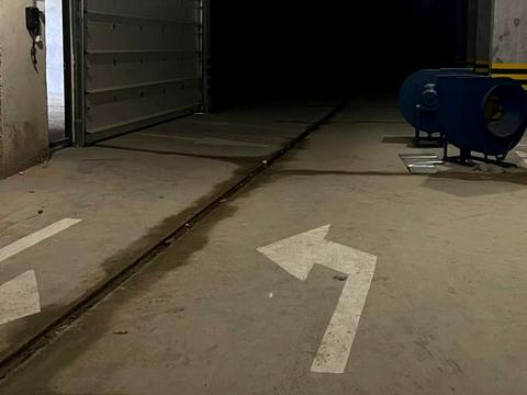 паркомісце за адресою Володимира Навроцького вул., 31