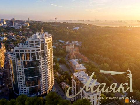 комерційна за адресою Буслівська вул., 12