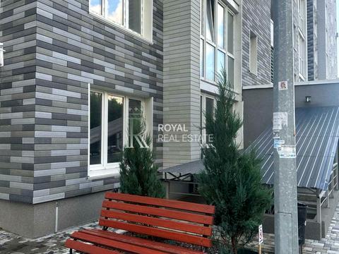 комерційна за адресою Ревуцького вул., 54