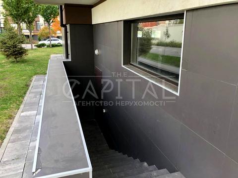 комерційна за адресою Юнацька вул., 4