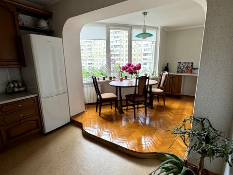 квартира за адресою Анни Ахматової вул., 6