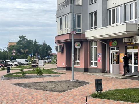 комерційна за адресою Каховська вул., 56