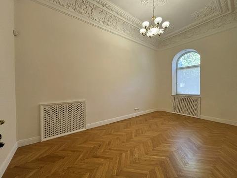 комерційна за адресою Паторжинського вул., 23
