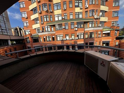 коммерческая по адресу Леси Украинки бульв., 23