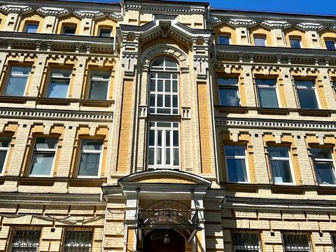 комерційна за адресою Михайлівська вул., 12-Б
