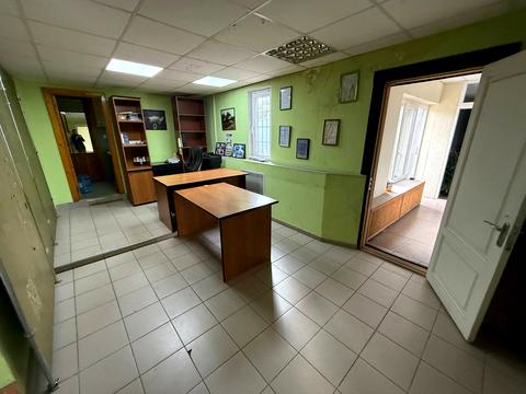 комерційна за адресою Волинська вул., 1