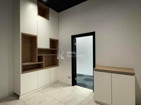 комерційна за адресою Лаврська вул. (Січневого Повстання), 14