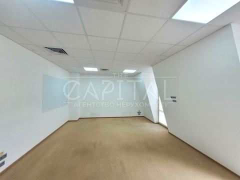 комерційна за адресою Володимирська вул., 38