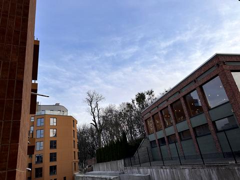 комерційна за адресою Клепарівська вул., 15