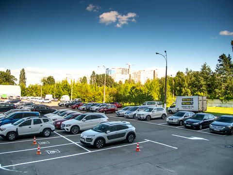 коммерческая по адресу Героїв Космосу ул., 4