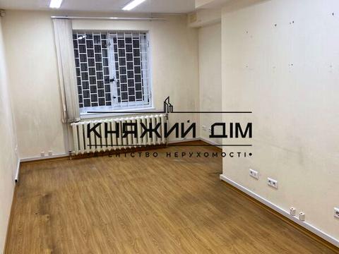 комерційна за адресою Дмитрівська вул., 69