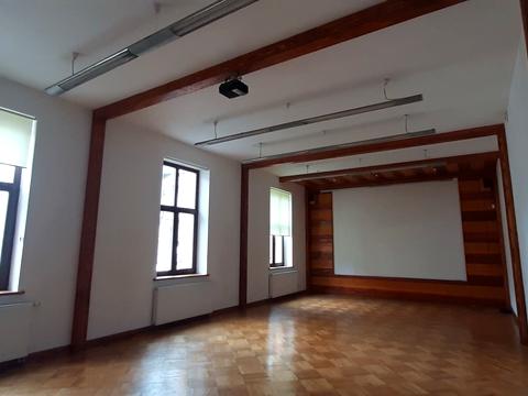 комерційна за адресою Юрія Федьковича вул., 25