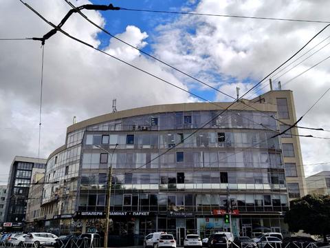 комерційна за адресою Зарічанська вул., 3/1