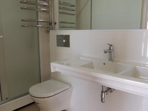 комерційна за адресою Руставелі вул., 31