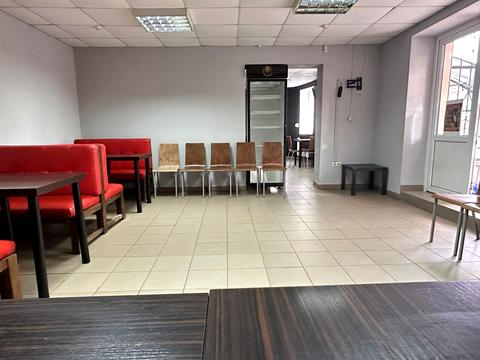 комерційна за адресою Тролейбусна вул., 15