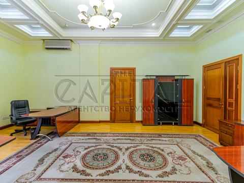 комерційна за адресою Липська вул., 10