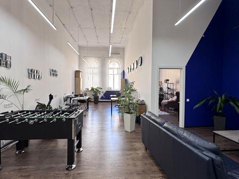 комерційна за адресою Володимирська вул., 10