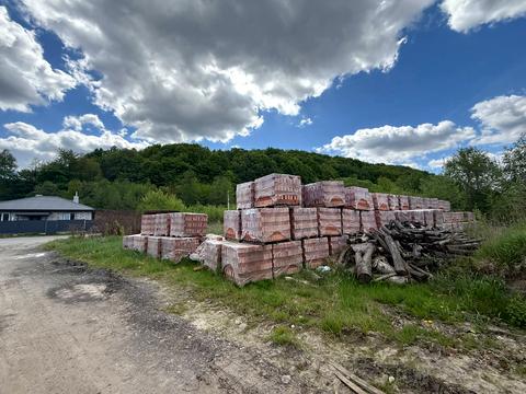 участок по адресу Квітнева