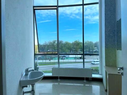 комерційна за адресою Набережна Перемоги вул., 10