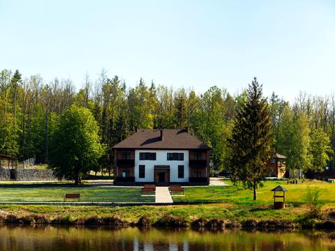 комерційна за адресою Лісова, 1