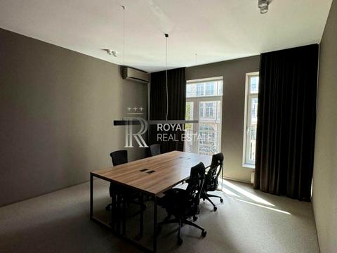 комерційна за адресою Новоселицька вул., 7