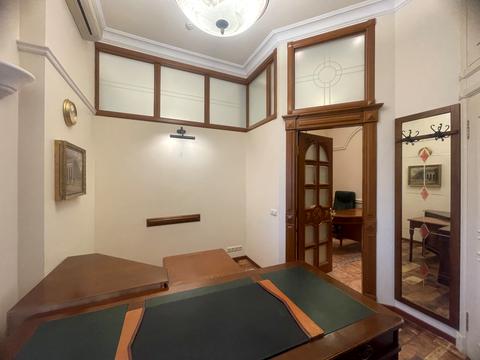 комерційна за адресою Шовковична вул., 16