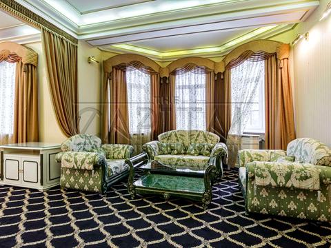 комерційна за адресою Патріарха Володимира Романюка вул. (Жовтнева), 2Б