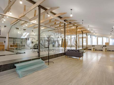 комерційна за адресою Куренівська вул., 21