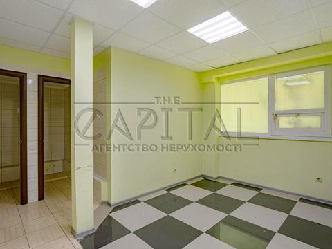 комерційна за адресою Лариси Руденко вул., 6-А