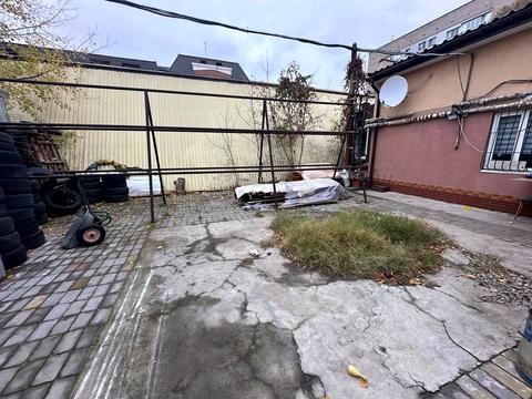 комерційна за адресою Універсальна вул., 6