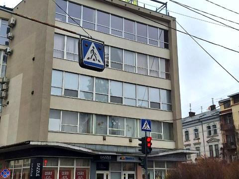 комерційна за адресою Незалежності вул., 34