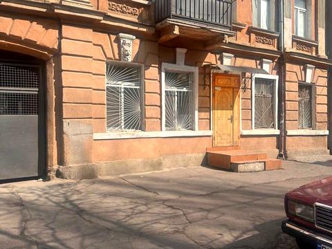 комерційна за адресою Базарна вул., 110