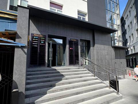 комерційна за адресою Героїв УПА вул., 73