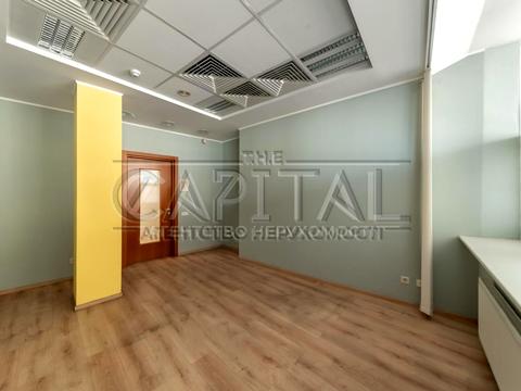 комерційна за адресою Дмитрівська вул., 94