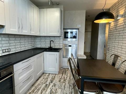 квартира за адресою Авіаконструктора Ігоря Сікорського вул. (Танкова), 1