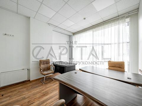 комерційна за адресою Лесі Українки бульв., 7-Б