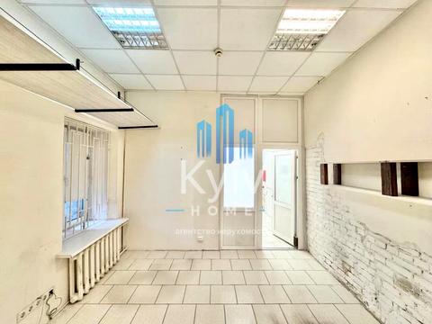 комерційна за адресою Володимирська вул., 81