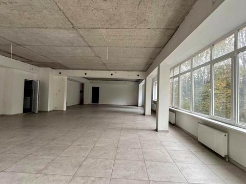 комерційна за адресою Миру, 1