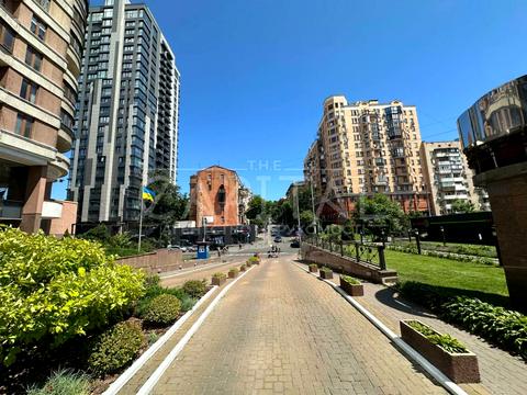 комерційна за адресою Жилянська вул., 59